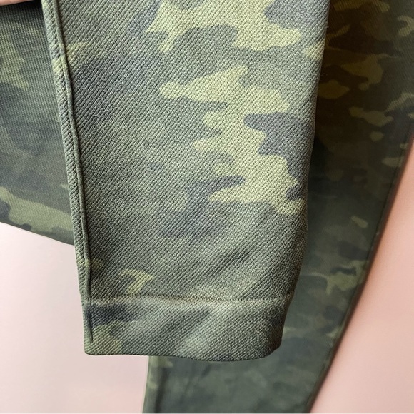 Spanx Green Camo Seamless Leggings M - Picture 8 of 9